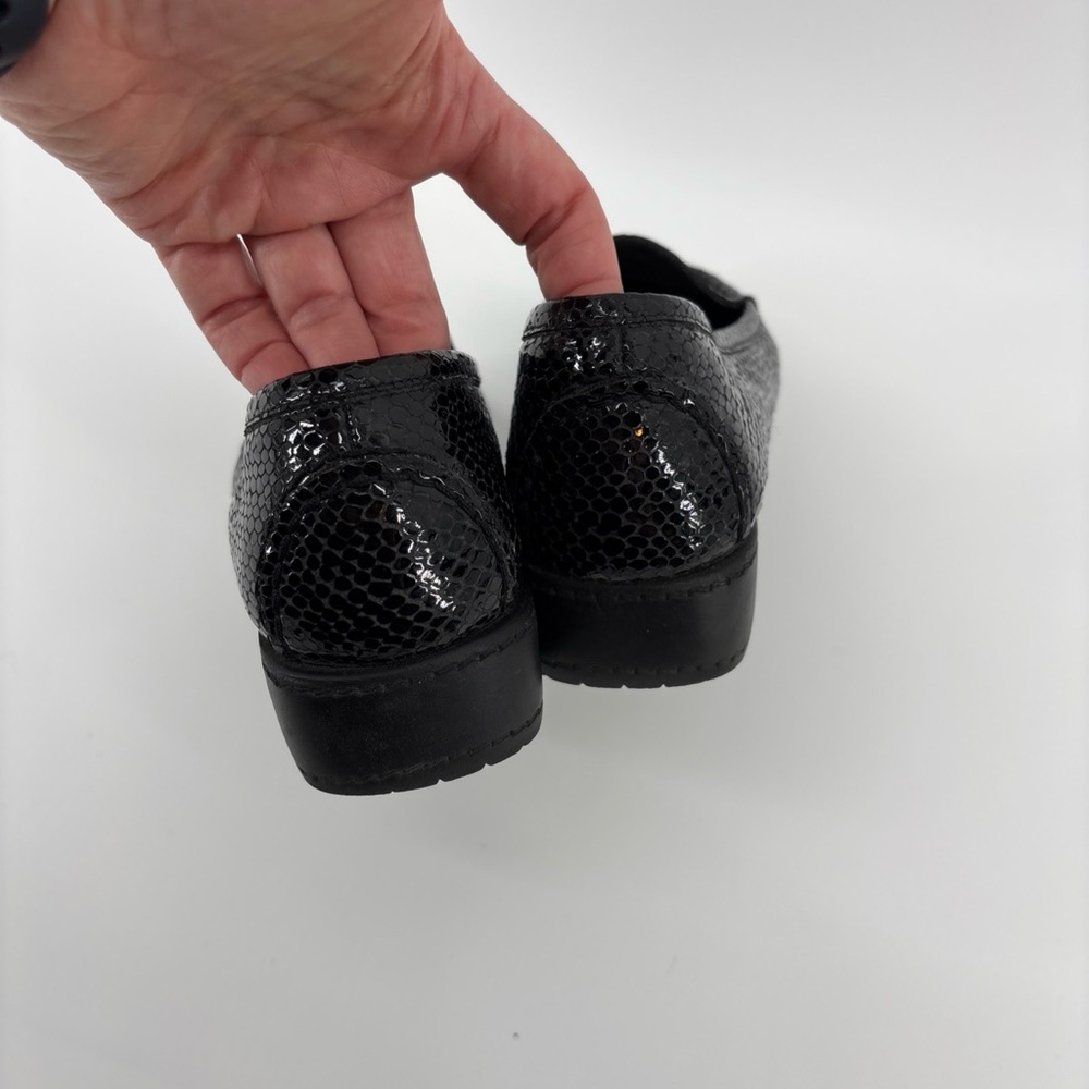 Stuart Weitzman Black Snakeskin Pattern Loafers S… - image 6